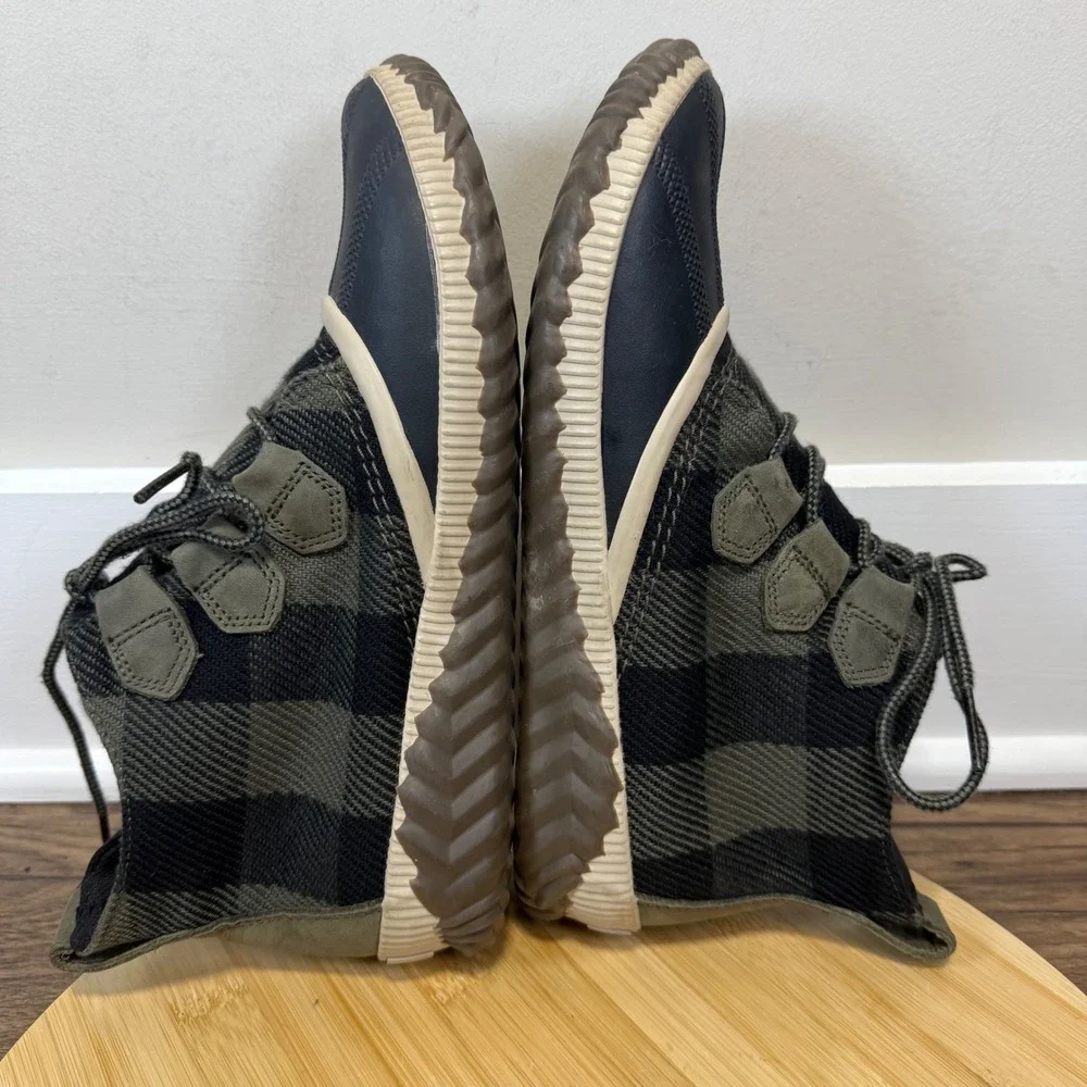 Sorel Out N About III Classic Boots Women 10 Green Plaid Waterproof Duck
